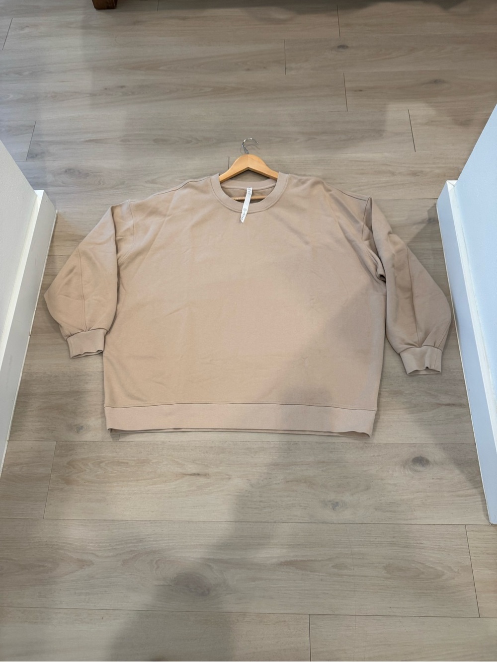 lululemon athletica Crewneck Sweatshirt - Light Tan- Womens 18 - Picture 1 of 8
